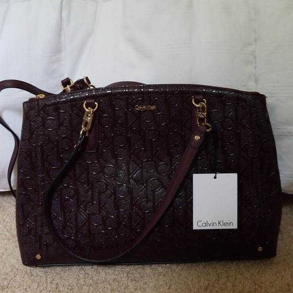 NWT! CALVIN KLEIN Self Printed Signature Purse